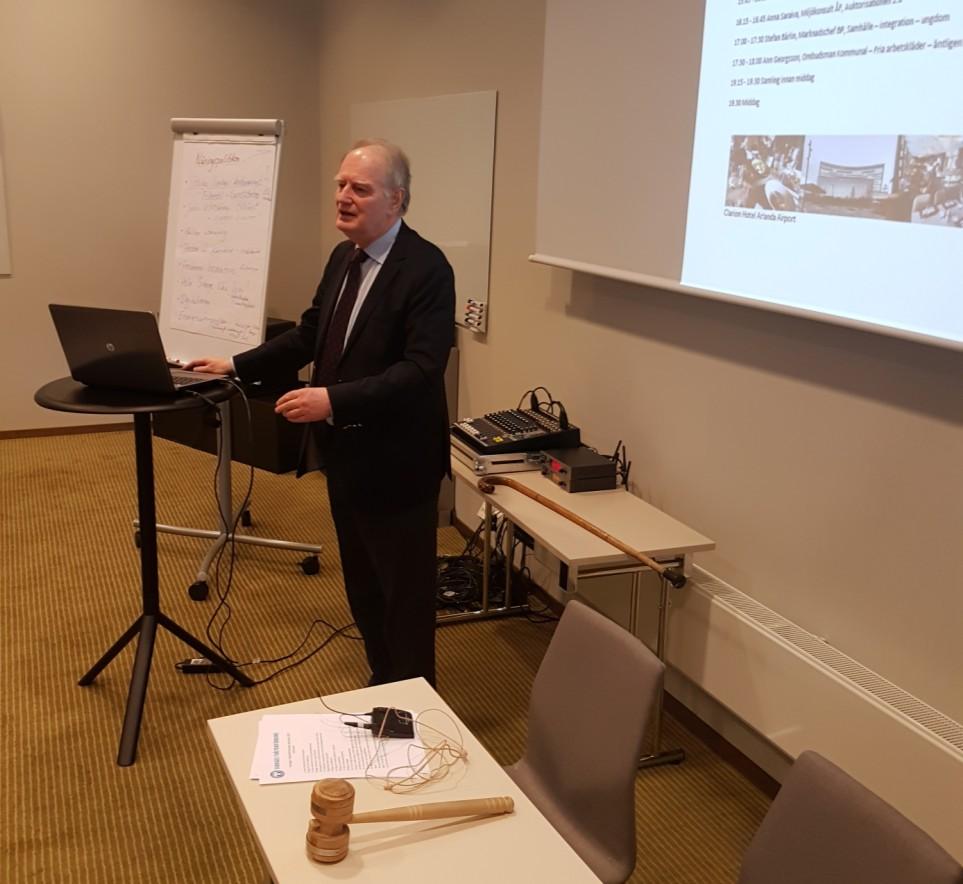 Nya framgångar och möjligheter under 2017 I logistiknavet Arlanda Mitt i det brusande flödet av resenärer från Arlanda C och olika flygdestinationer samlades vi för årsmöte på Clarion Hotel Arlanda