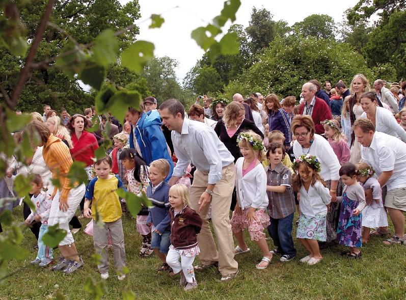 kshalvön 2008 Var med på förberedelserna för midsommarfestligheterna. Kom och klä midsommarstången och sedan börjar dansen!