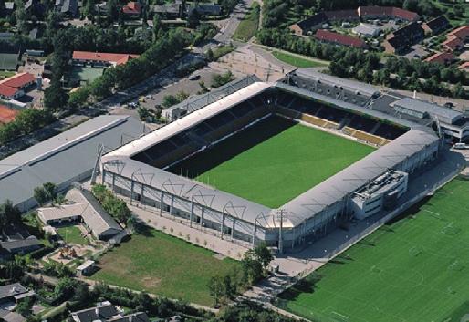 7. Referensobjekt FARUM PARK STADIUM, Farum, Danmark. Kablar installerades tillsammans med grästorv från Limonta SoccerPro. Planens storlek är 105 x 68 m. Uppvärmningsarean är 7 140 m².