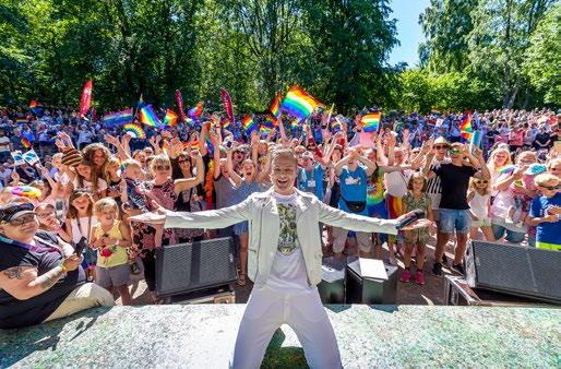I mål är vi är vi år Rådhustorget där vi samlas för pridetal, såg och musik samt utdeladet av Årets Hedersmedlem i Pride Falkeberg.