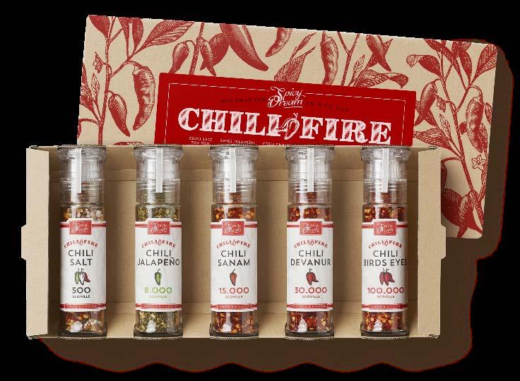 Chili Fire Chili Fire innehåller fem spännande chilimixer: Chili Salt-Chili Jalapeño-Chili Sanam-Chili Devanur-Chili Birds Eyes Chili Salt Här används en grön jalapeño med ursprung från