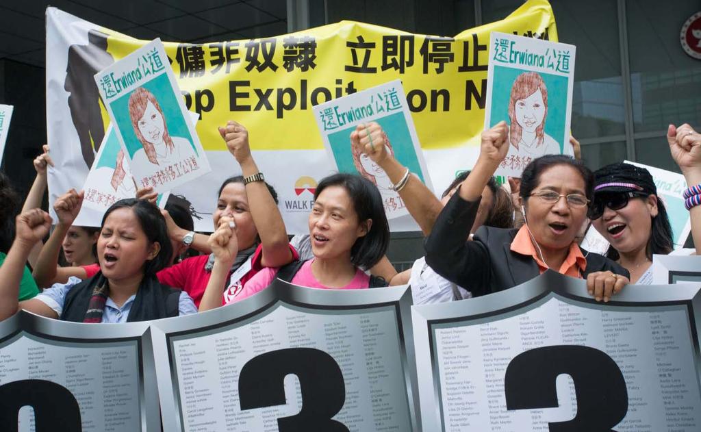 Demonstration i Hong Kong, till stöd för kvinnliga migrantarbetare, som ofta arbetar under svåra förhållanden i landet. Familjen och byn Men det finns flera perspektiv.