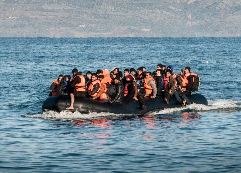 Ön Lesbos i Grekland i januari 2016. Flyktingar kommer med gummibåt från Turkiet. ÖVERENSKOMMELSEN MED TURKIET Under 2015 kom många flyktingar till EU, framförallt med båt till Grekland.