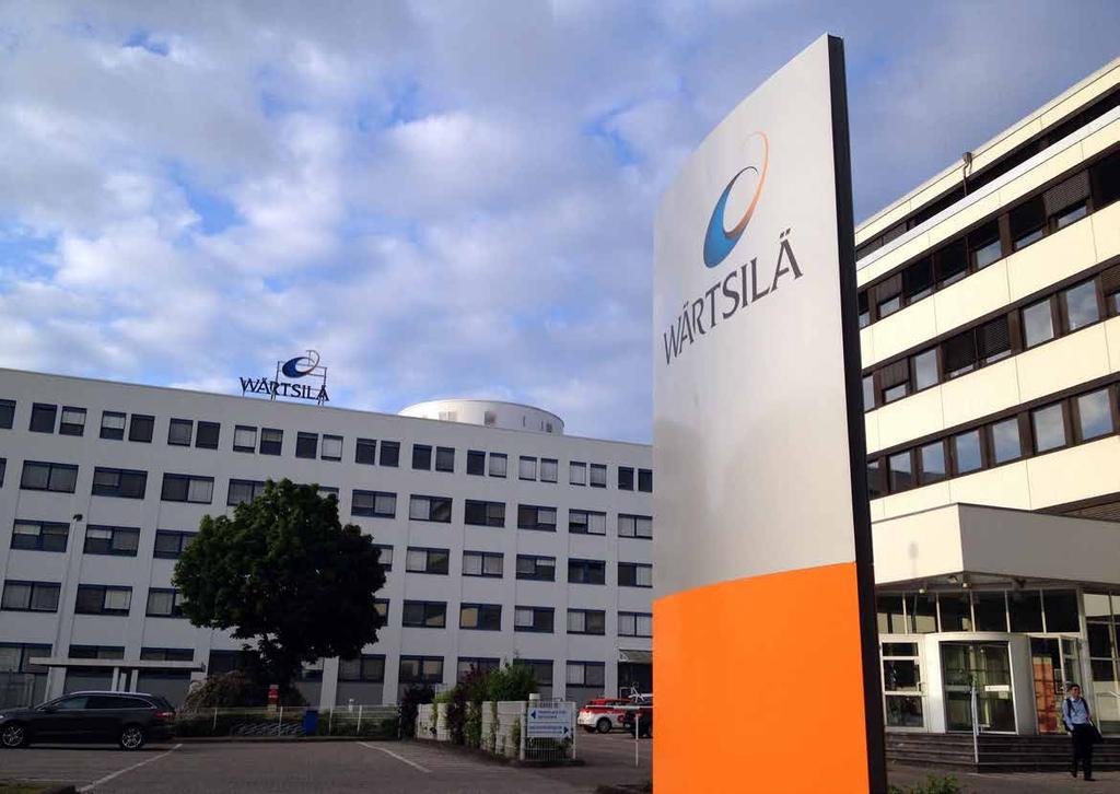 De enkelt- eller dubbelsidiga svängda panelerna, framställda av aluminium och galvaniserat stål, tål utsatta miljöer.