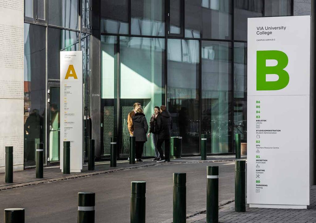 Ett stort urval av både Pyloner och väggskyltar gör det lätt att välja precis de produkter som passar till projektet.