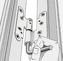 Dörren stängs genom att dra dörran in mot karmen och vrid ner handtaget till lodrätt läge.
