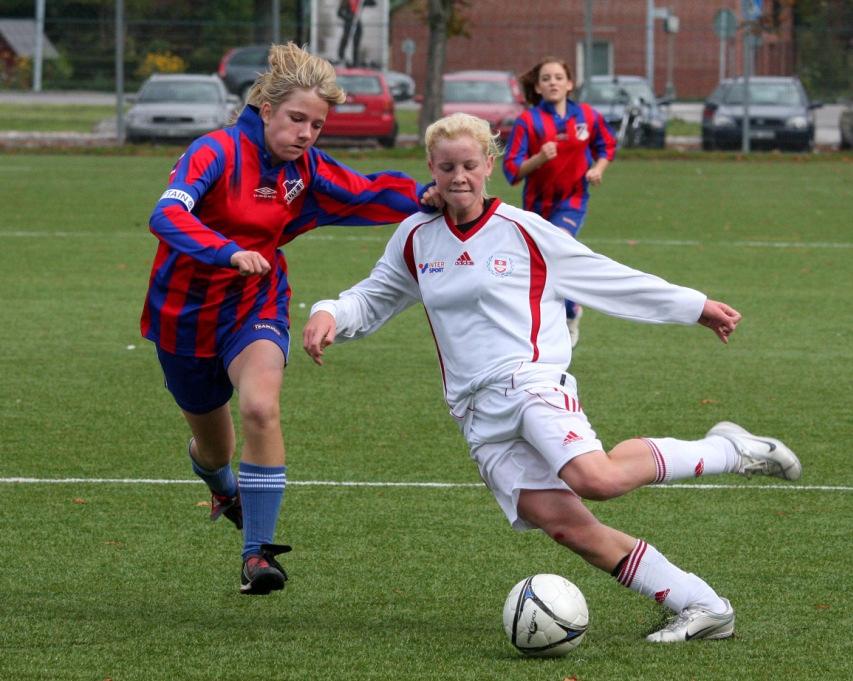 11 mot 11, 14-15 år De yngre 11-manna lagen tränar 2-4 träningar + match/vecka. Träning och match förväntas att prioriteras av ungdomarna. Alla som åker med till match kommer att få spela.