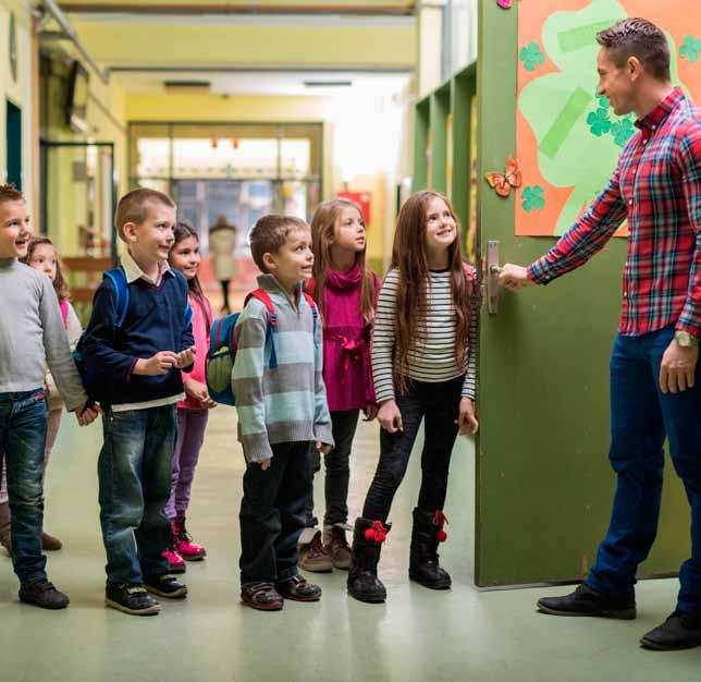 SKOLOR & FÖRSKOLOR Skolor & förskolor Skolor, förskolor och andra barnrika miljöer kräver dörrar som står emot slitaget från dagliga påfrestningar och håller sig fräscha länge.