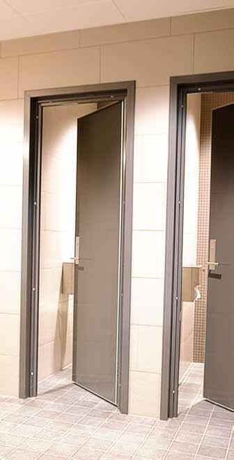 Dörrarna kan tvättas med effektiva rengöringsmedel utan att ytskiktet tar skada.