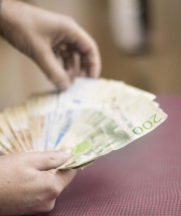 EKONOMI Vill du utveckla och fördjupa dina kunskaper inom det företagsekonomiska området ska du välja inriktningen ekonomi.