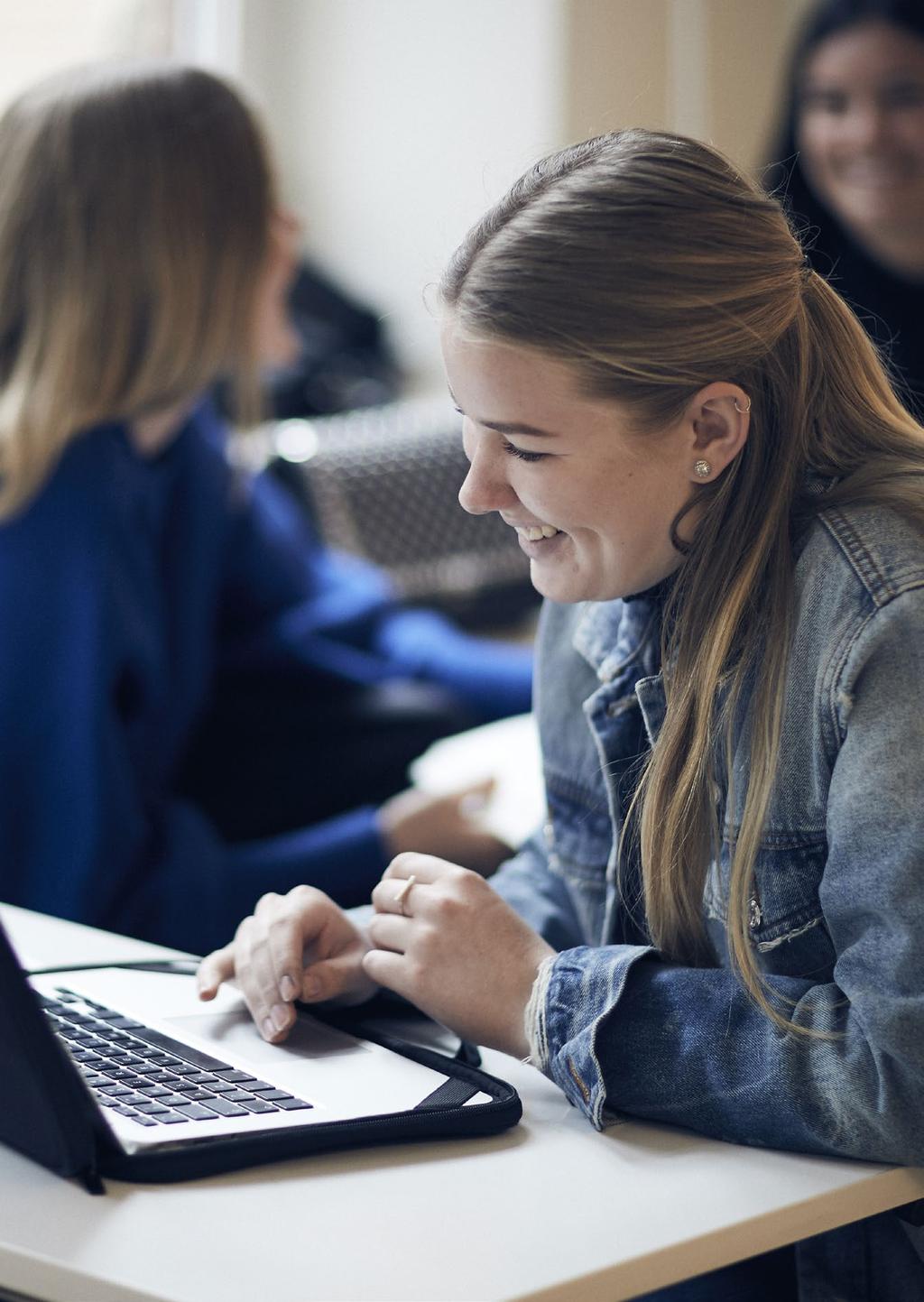 EKEKO Ekonomiprogrammet INRIKTNING - EKONOMI Det breda ekonomiprogrammet förbereder dig för vidare högskolestudier inom till exempel ekonomi, juridik eller andra samhällsvetenskapliga områden.