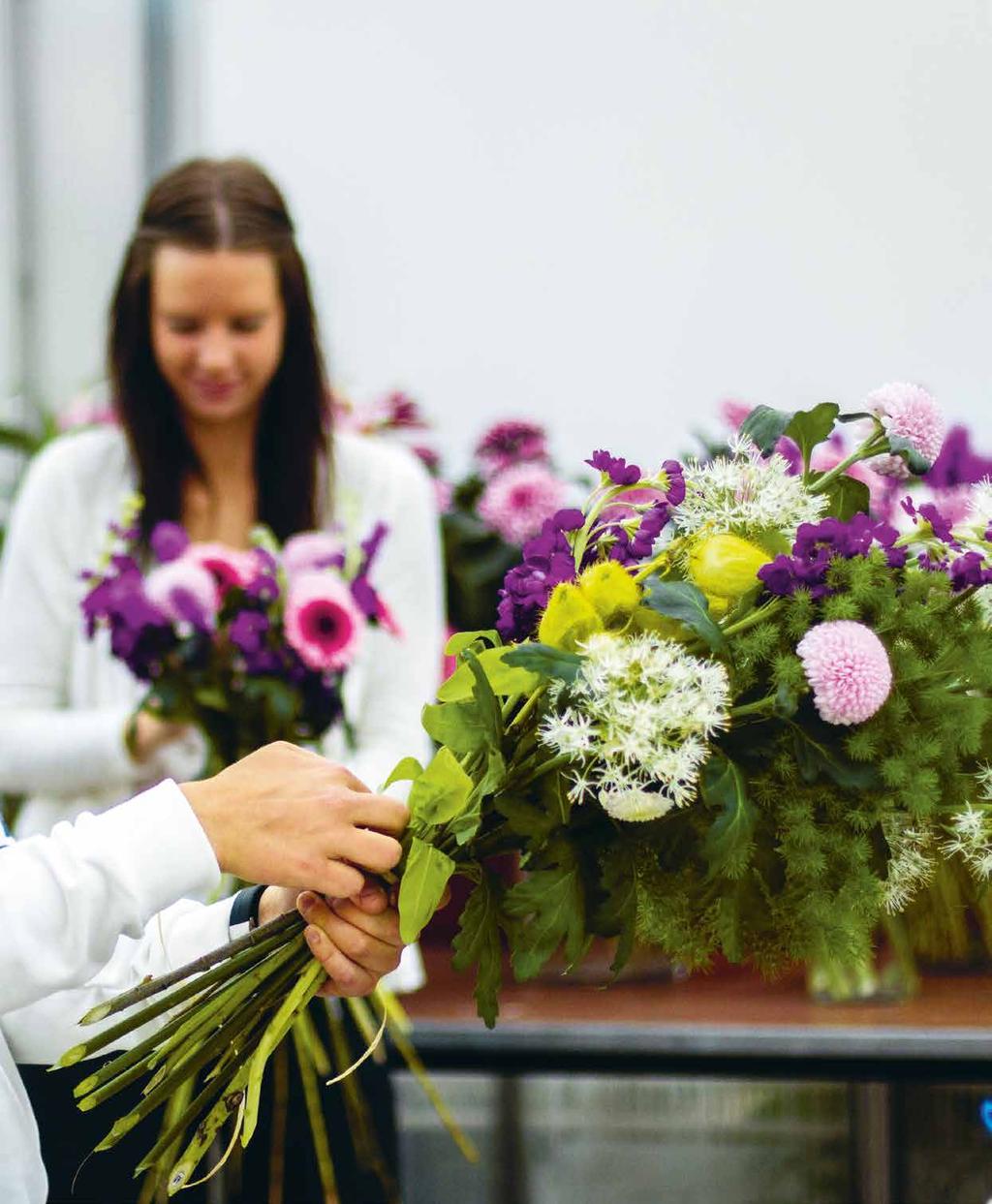 20 HANTVERKSPROGRAMMET BLOMSTRANDE MÖJLIGHETER Floristutbildningen passar för dig med ett estetiskt och kreativt sinne.