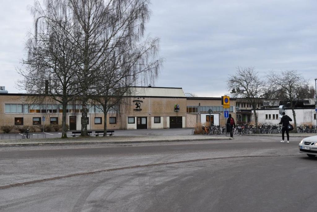 Duveholmsgymnasiet Såsom förskolan i Nävertorp är också detta oinspirerande