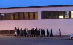 Pjäsen UngaTurs pjäs Du vet havsdjupen är en interaktiv pjäs som utgår från två unga tjejer som tillsammans med sina sinnen och kroppar undersöker sina omgivande fysiska platser.