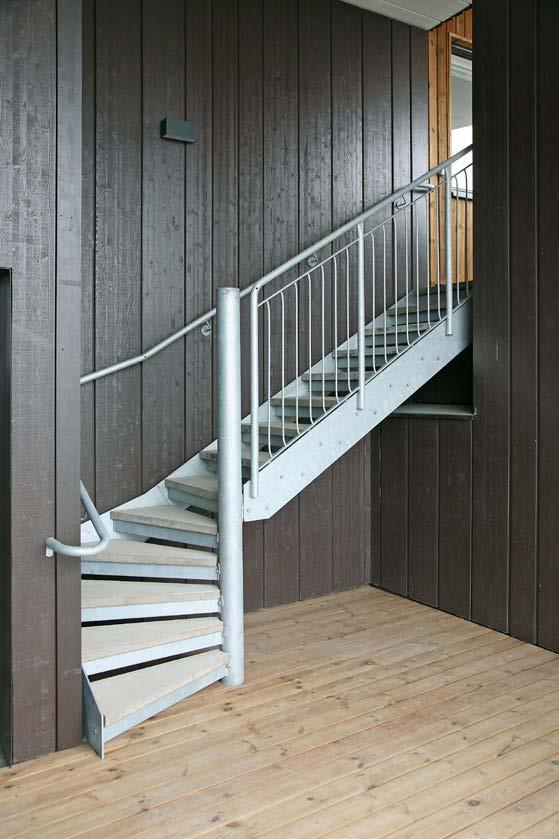 Om arkitekten eller kunden har önskemål om speciell utformning av räcket eller andra delar på trappan, kan