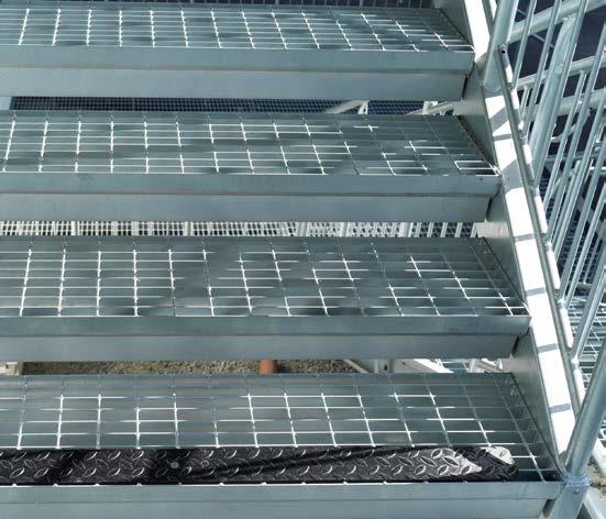 Raka trappor standard Räcken Weland tillverkar två olika typer av standardräcken till rak trappa, räcke följare och räcke rundstång.