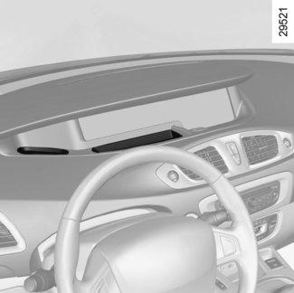 förarplatsen. Vid en häftig inbromsning kan dessa glida in under pedalerna och hindra deras funktion.