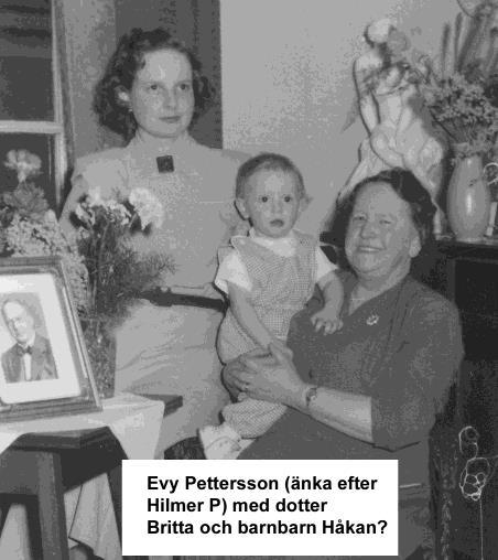 Ebba hade en tremänning i huset, Evy Pettersson (med dottern Britta som arbetade på Upsala Nya Tidning), som antagligen hade tipsat om att lägenheten blev ledig efter en Carlberg.
