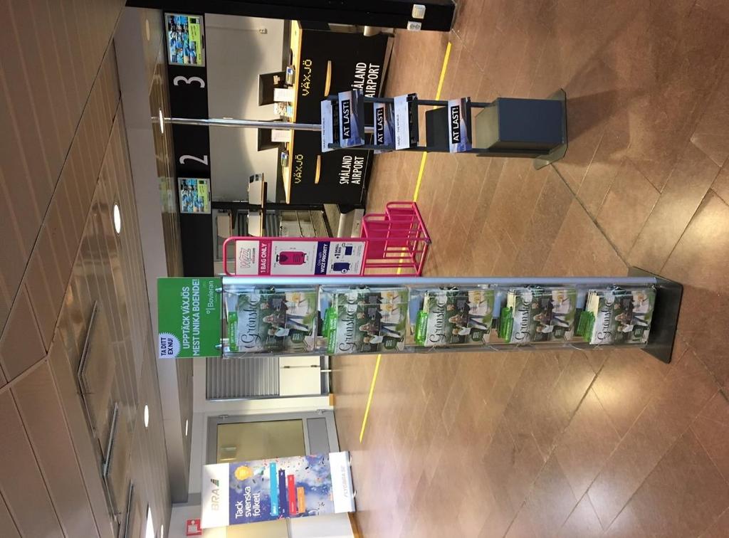 Display/Ställ för flyers, tidskrifter, broschyrer, magasin Pris per ställ/plats Terminal, avgångshall, gater och ankomsthall Stockholm Skavsta 59.000 sek 35.000 sek Växjö, Linköping 25.000 sek 15.