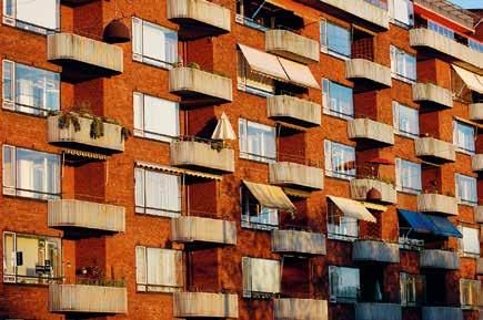 Flerfamiljshus Hus med hyresrätter eller bostadsrätter kallas med ett gemensamt namn för flerfamiljshus. Foto: Colourbox kommun.