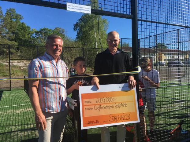 Invigning av Padel-banan På kvällen fredagen den 26 maj i ett strålande väder genomfördes invigningen av Padel-banan.