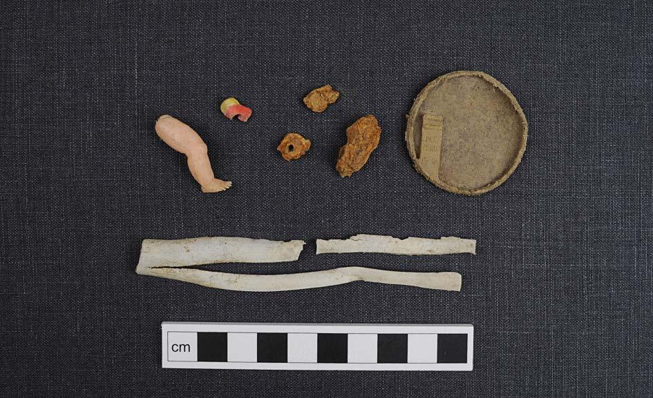 30 Statens historiska museer Årsredovisning 2017 Arkeologiska fynd från det romska lägret i Skarpnäck projektet I Stadens utkant.