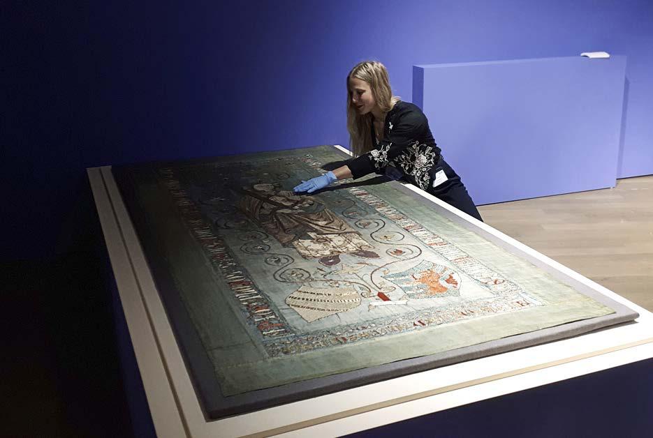 Statens historiska museer Årsredovisning 2017 7 Gravtäcket med bild av Holmger Knutson lånades ut till Rheinisches Landesmuseum Bonn och deras utställning om cisterciensorden.