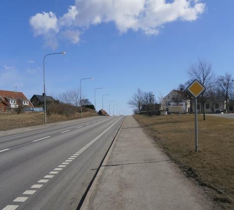 Löparegatan som korsar cykelvägen. Biltrafik Trafikanslutning till planområdet för biltrafik sker via Västervångsvägen från Malmövägen.