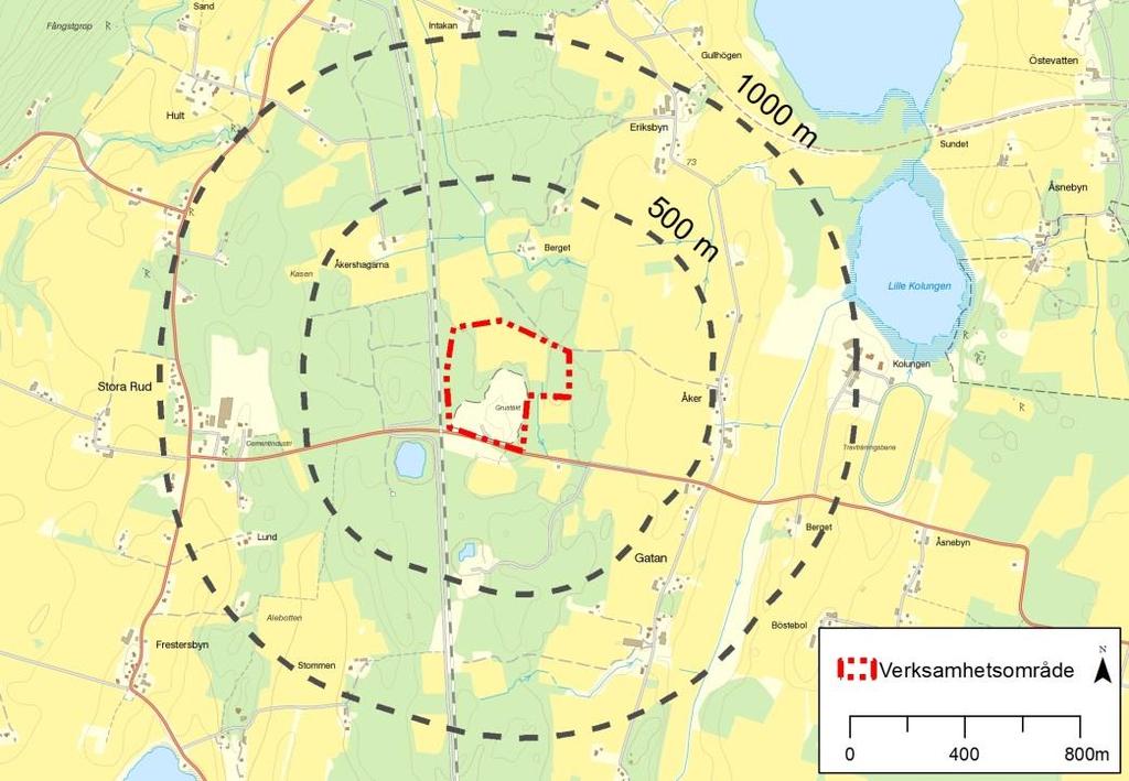 Figur 6.2.1 Streckade linjer markerar 500 respektive 1000 m avstånd från gränsen till verksamhetsområdet. ( Lantmäteriet) 6.