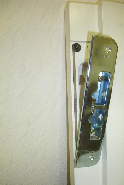 Laglasgivare Bilden visar ett dörrla som varit i drift i 17 år.