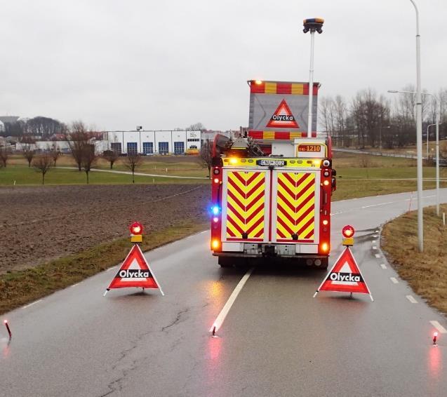 Syftet med avspärrning av väg är följande: Varna trafikanter En lyckad avspärrning bygger på att trafikanter så tidigt som möjligt blir uppmärksammade på den olycka som inträffat.