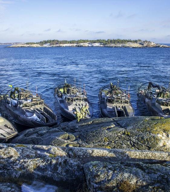 Förändringar på HÖGKVARTERET (1) Förslag: Ledningsstaben omorganiseras och byter namn till Försvarsstaben Insatsledningen omorganiseras och byter namn