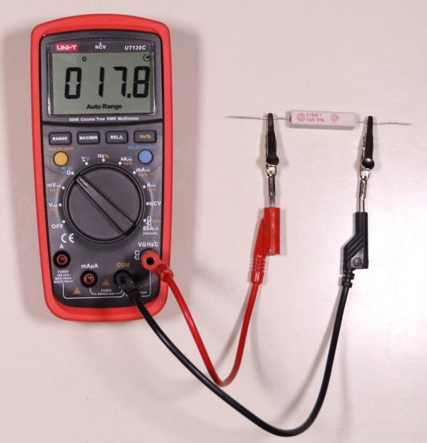 Resistansmätning Multimetern kan mäta resistans genom att koppla in motståndet direkt till multimetern, som har ett inbyggt batteri.