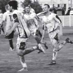 16 FUTBAL štvrtok 9. 5. 2013 DRUHÁ FUTBALOVÁ LIGA DOHRÁVKY 23. KOLA: Dôležité víťazstvá D. Kubína a R.