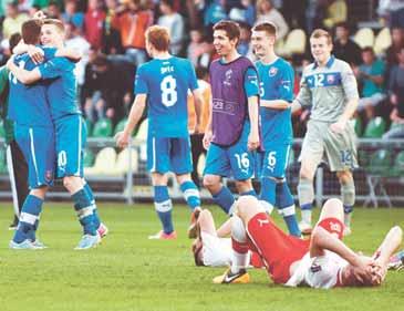 30 FUTBAL štvrtok 9. 5. 2013 MAJSTROVSTVÁ EURÓPY VO FUTBALE HRÁČOV DO 17 ROKOV DUBNICA, ŽILINA, NITRA, ZLATÉ MORAVCE 5. 17. MÁJA 2013 Sme na majstrovstvách sveta!