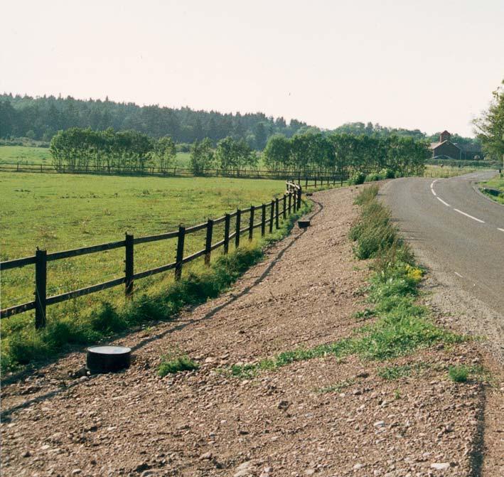 PIPES FOR LIFE PIPELIFE Infra VDR vägdränering Höga krav på trafiksäkerhet ställer nya krav på våra vägars utformning. Bland annat ersätts traditionella vägdiken med flacka avkörningsvänliga slänter.