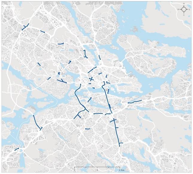 Figur 35. Kösituationen under förmiddagens högtrafik år 2030. Den vänstra bilden visar kösituationen med dagens trängselskattesystem 16.