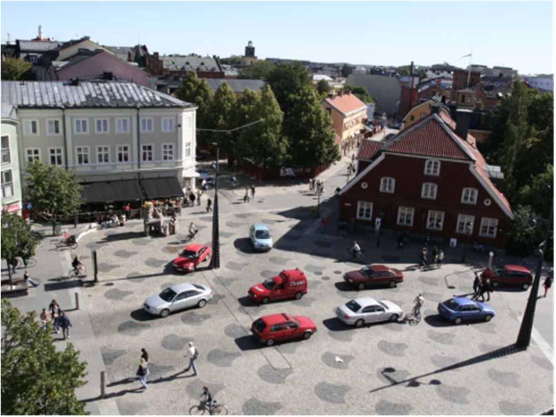 Generella trafikregler gäller och hastighetsbegränsningen bestäms via skyltning eller är