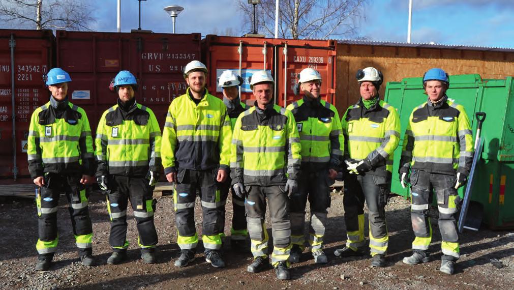 Gavlevallen snart färdig Några ur Byggtecs personal. Fr. vänster Fredrik Wesslén, Daniel Sundqvist, Johan Lundström, Peter Karlsson, Per Hedqvist, Niklas Östblom, Fredrik Berglund, Filip Palmér.