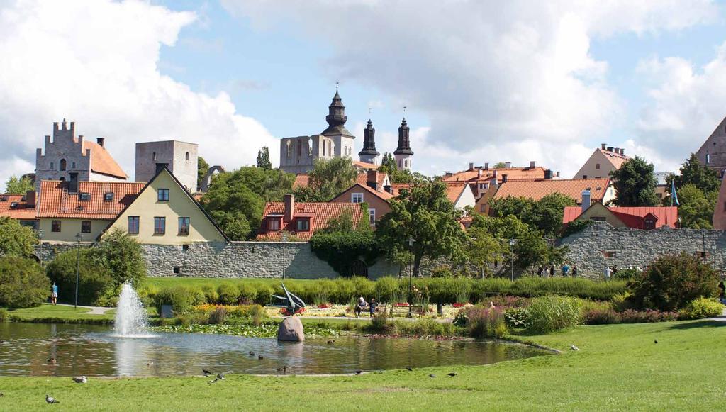 TISDAG 3 juli TISDAG 3 juli 08.30-09.00 FRUKOST MED OFFENTLIGA AFFÄRER 09.00-09.45 Det offentliga ledarskapet som bidrar till fortsatt välfärd, hur ser det ut?