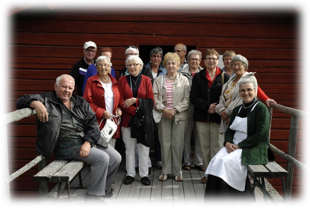 Sommarutflykt till Swensbylijda I slutet av augusti samlades 14 medlemmar från FAMY-Norrbotten i vackra Swensbylijda som sköts om av Svensby Hembygsförening.