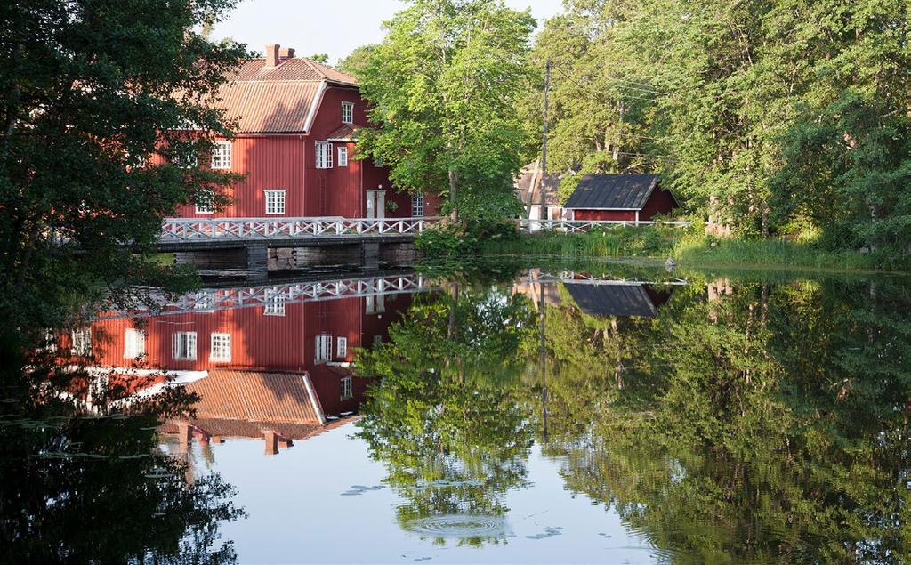 KULTURMILJÖER Med kulturmiljöer avses byggnadsarv och landskapsområden, såsom värdefulla bruksmiljöer eller byggnadsbeståndet på landsbygden och odlingslandskapet i anslutning till det.