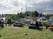 trailerramp och WC. Hamndjup 1,8 m. Intill hamnen finns Söråkers strandpromenad där man kan promenera.