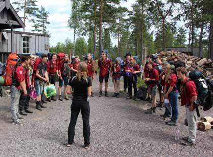 vattnet under vildmarksdäcket. Ungdomarna delas upp i två lite större grupper. En av dessa grupper är en grupp som valt lite tuffare händelser medan den andra gruppen valt lite mildare händelser.