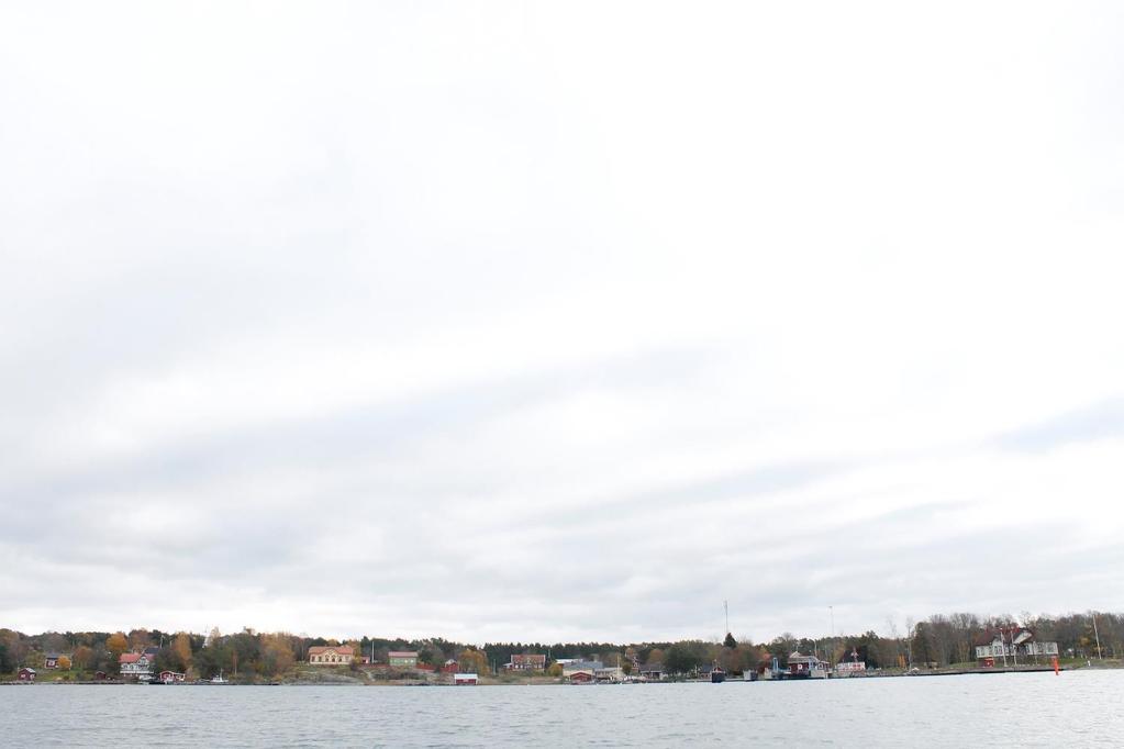 SNABBRUTT Om 13 år år 2030 har Åland cirka 33.000 invånare varav 13.000 i staden, 18.000 på landsbygden och 2.300 i skärgården en ökning med 15%. Taxfreeundantaget finns kvar.