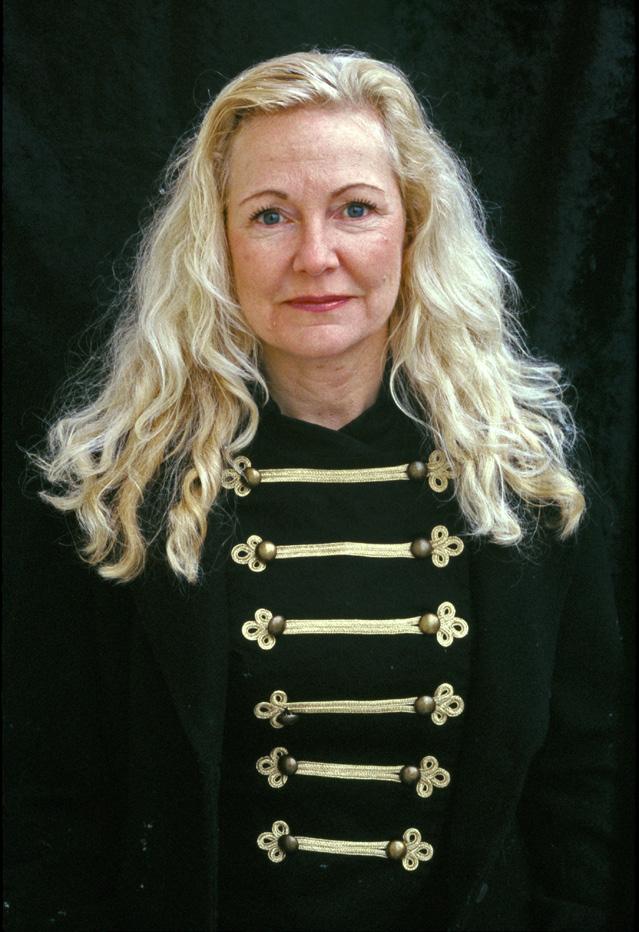 Om författaren Ana Porss är utbildad lärare i svenska och tyska och har arbetat som det i över tjugo år.