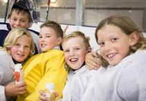 Smidigt och lättsålt Kakorna gick som smör när hockeyspelarna i Kungälv skulle tjäna in pengar till sina matcher, cuper och resor. Kungälv Hockey Team är ett lag med barn födda 2006.
