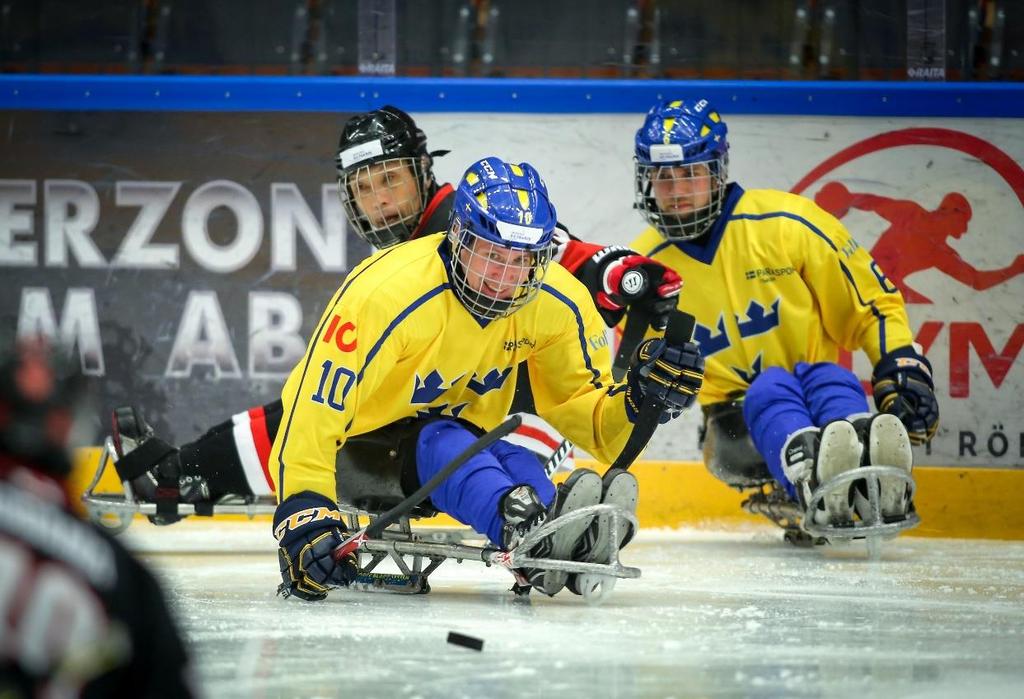 sedan delar upp sig och spelar match Lördag kl.