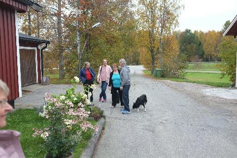 SFRF:s STYRELSES ARBETSHELG I UMEÅ Pia Ericsson 2017-09-29-2017-10-01 Hos Doris i Norrland Ett glatt gäng möttes upp på Bromma i Stockholm, Pia, Stefan, Anette, Malin och Janet=0)) Vi väntar in nästa
