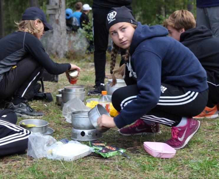 Sida 4 Restaurangen Varmt välkomna till Viksängsskolans restaurang! Vi vill att alla som äter i restaurangen ska uppleva en stunds avkoppling, därför är vi noga med att hålla ned ljudnivån.